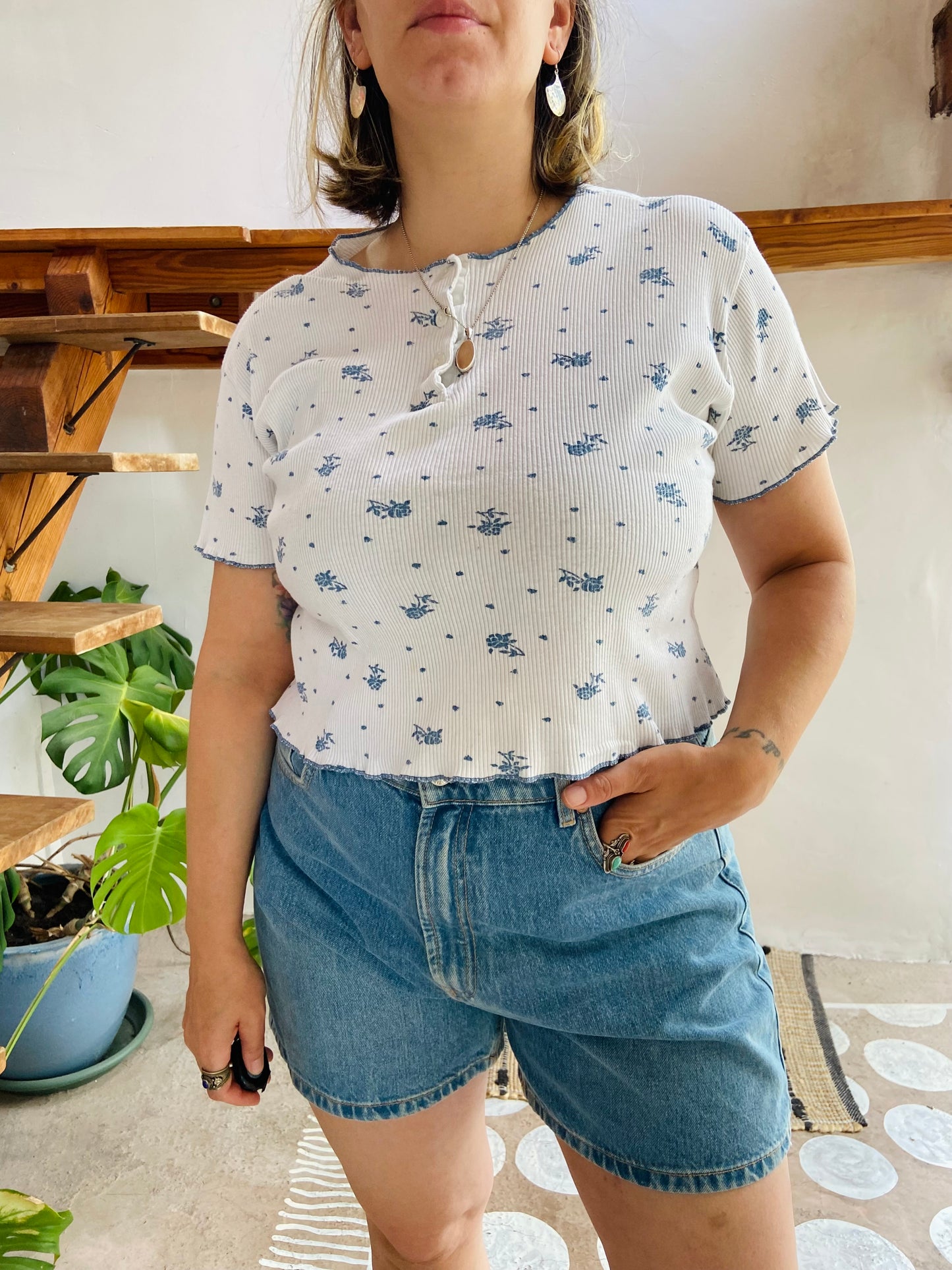 VINTAGE 90’s Blue Floral Baby Tee Crop Top - M/L
