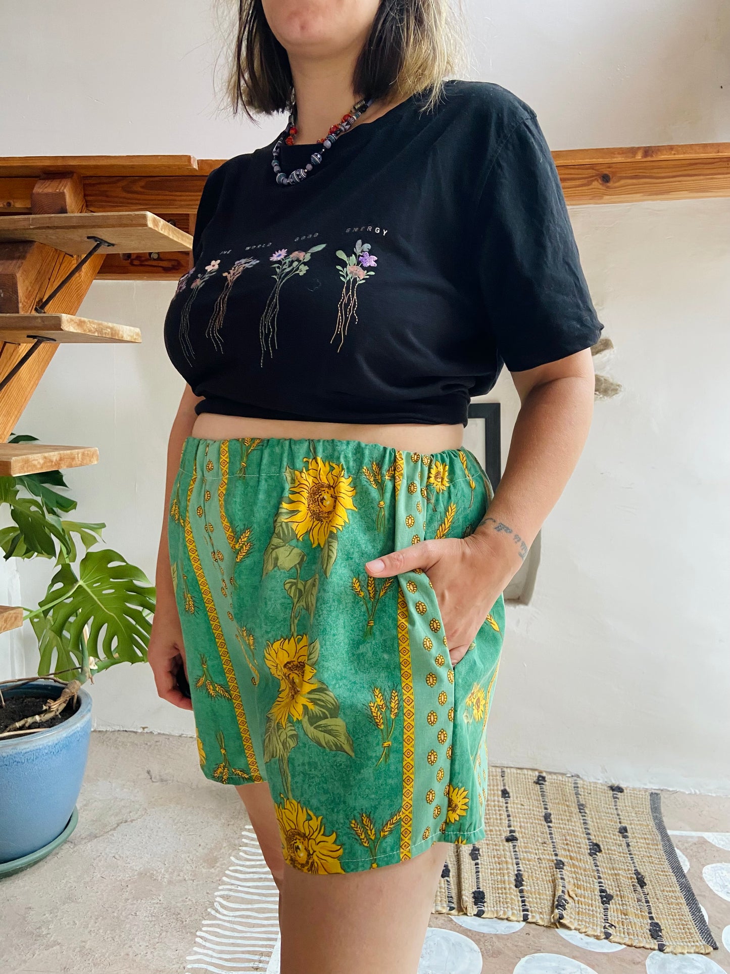 DESERT FOX Green French Sunflower High Waisted Shorts - M/L