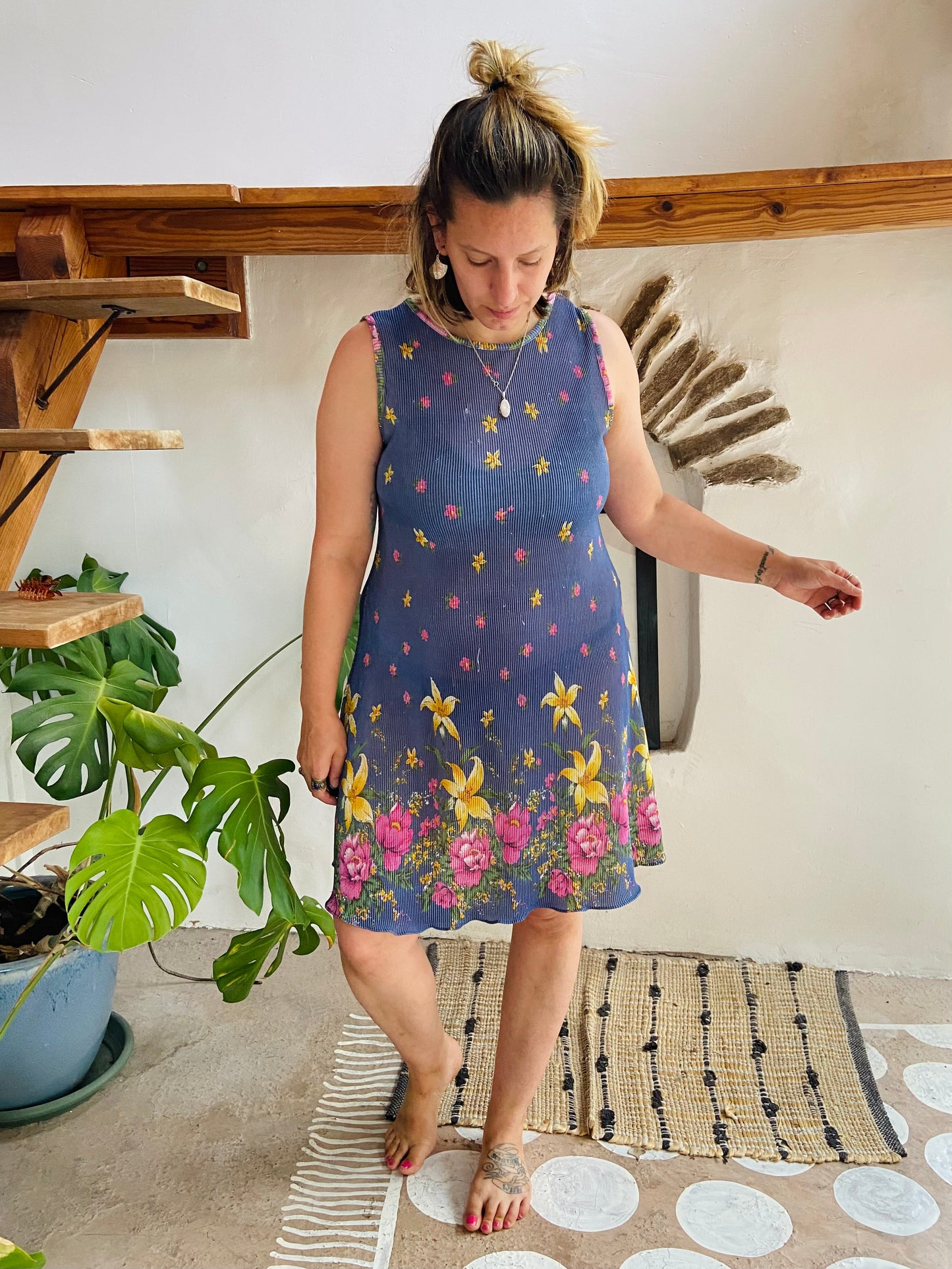 VINTAGE 90’s Crinkle Floral Midi Dress - M