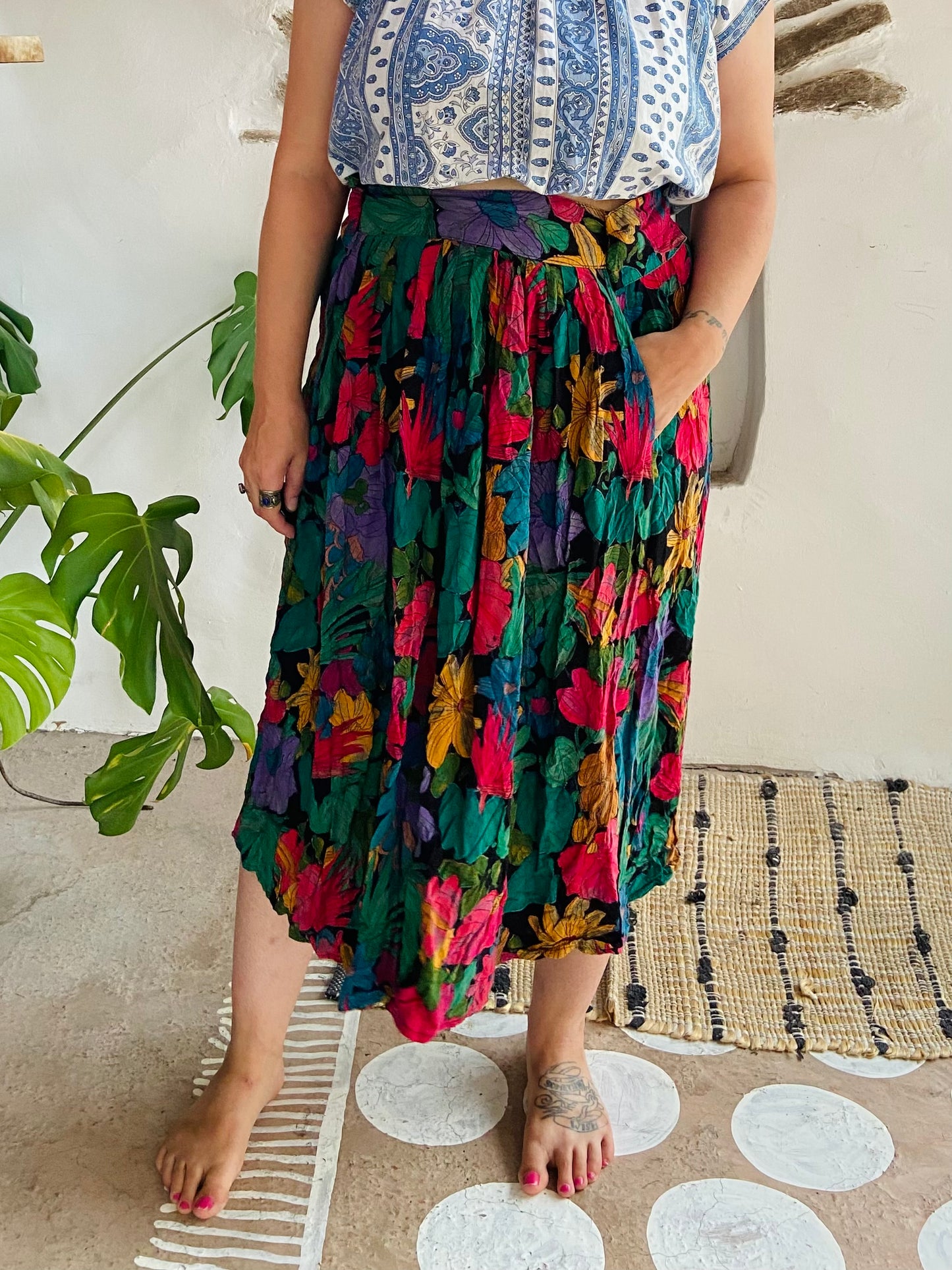 VINTAGE 90’s Bright Floral Print High Waisted Midi Skirt - S