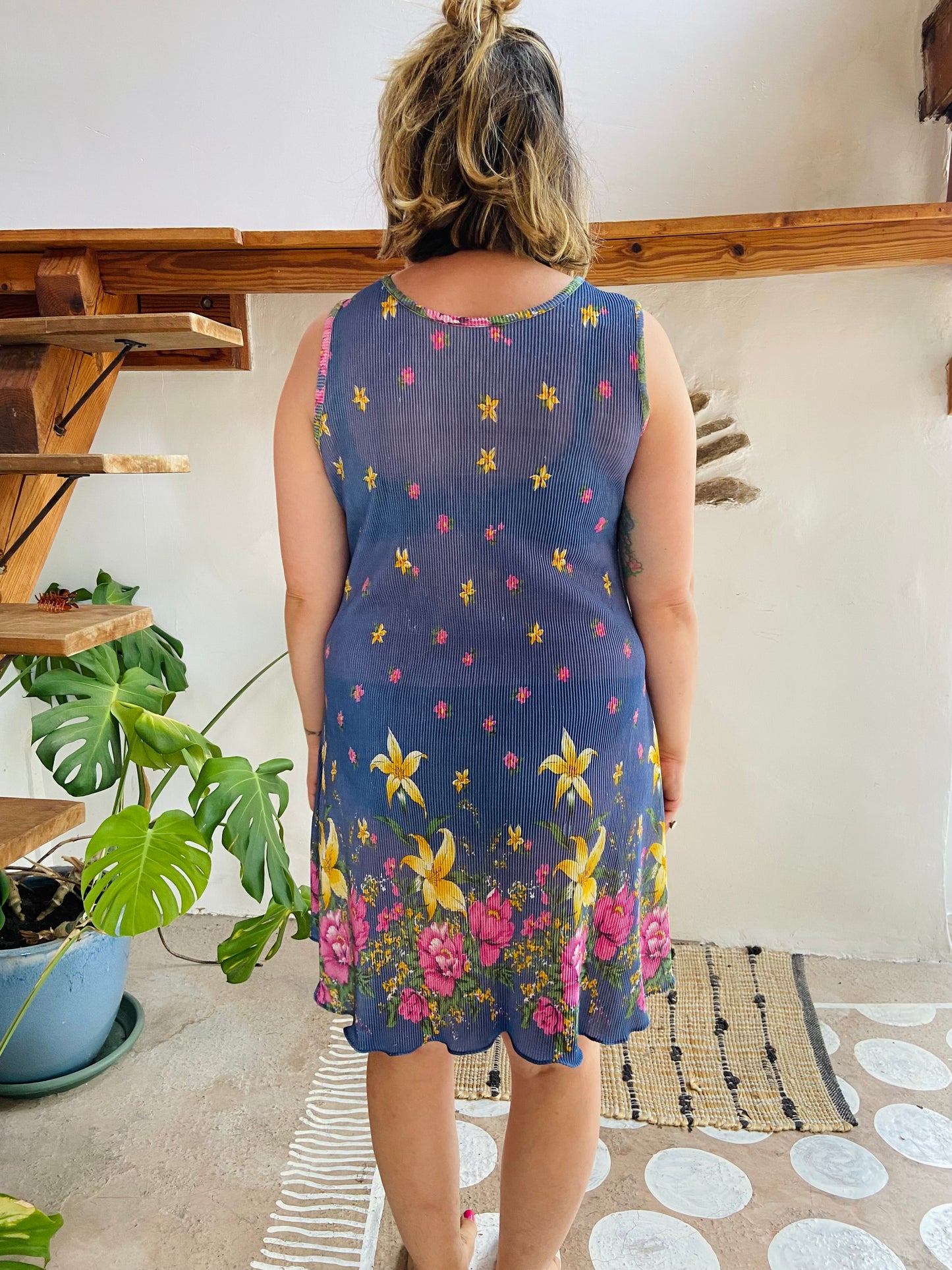 VINTAGE 90’s Crinkle Floral Midi Dress - M