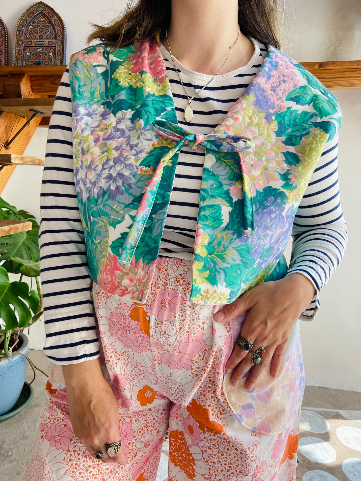 DESERT FOX Cotton Embroidered & Floral Hydrangea Reversible Waistcoat - M/L