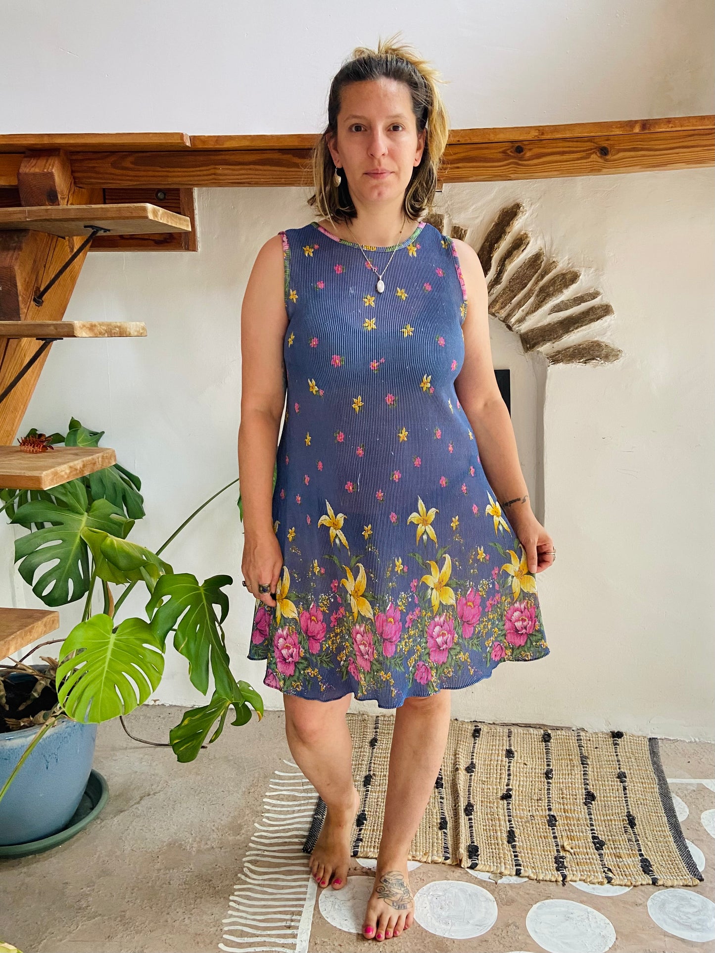 VINTAGE 90’s Crinkle Floral Midi Dress - M