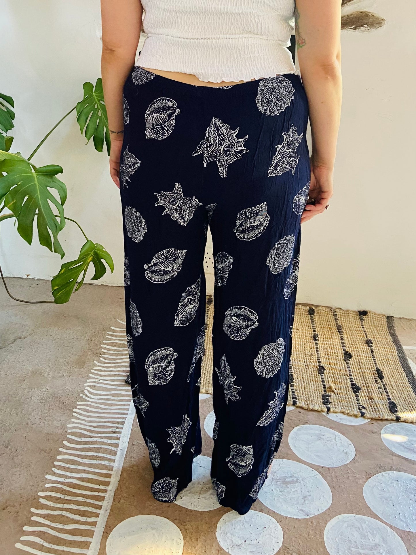 VINTAGE 90's Blue Shell Print Wide Leg Trousers - M/L