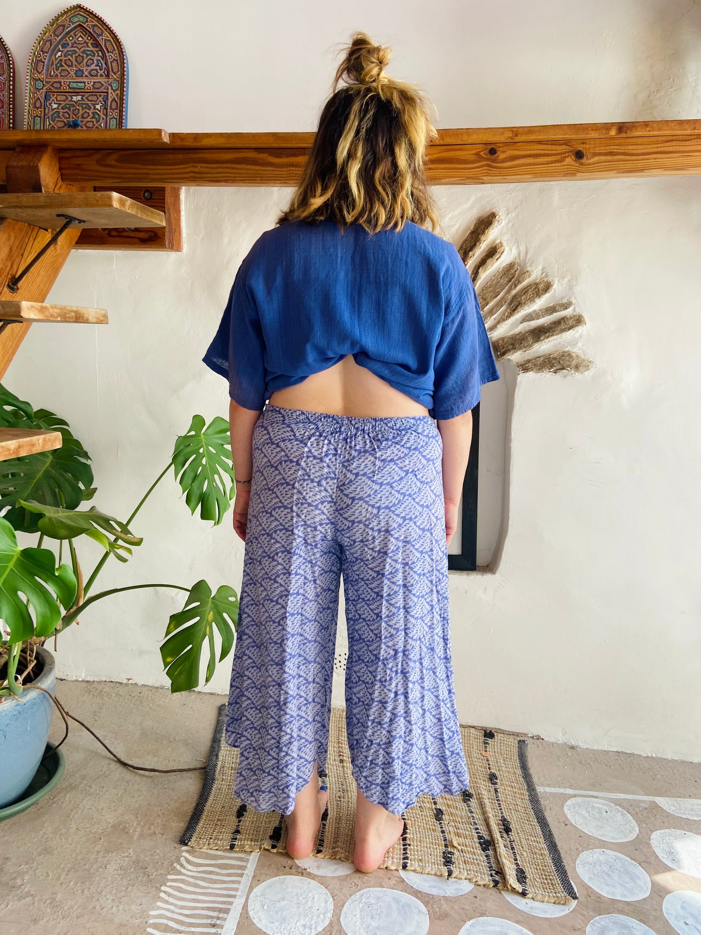 VINTAGE 90's Loose Blue Patterned Wide Leg Trousers - M/L