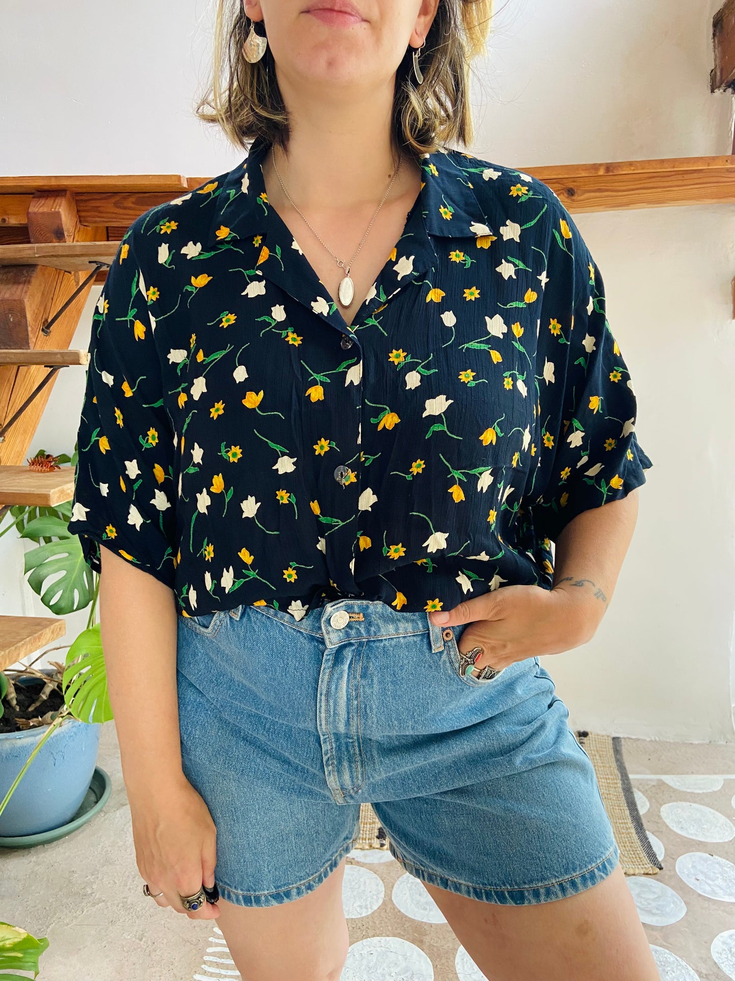 VINTAGE 90’s Yellow Floral Short Sleeve Shirt - M/L