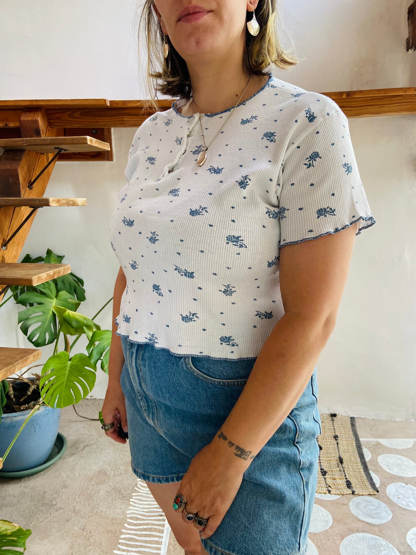 VINTAGE 90’s Blue Floral Baby Tee Crop Top - M/L