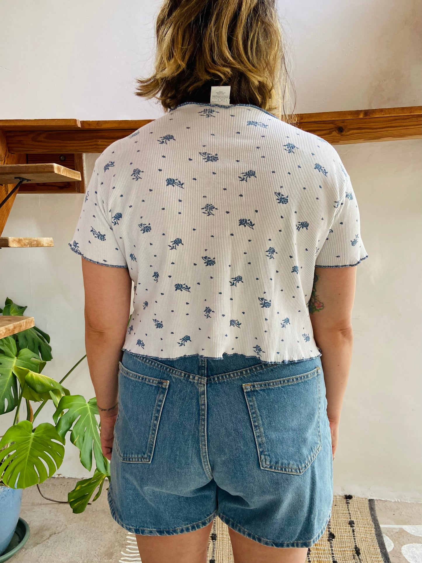 VINTAGE 90’s Blue Floral Baby Tee Crop Top - M/L