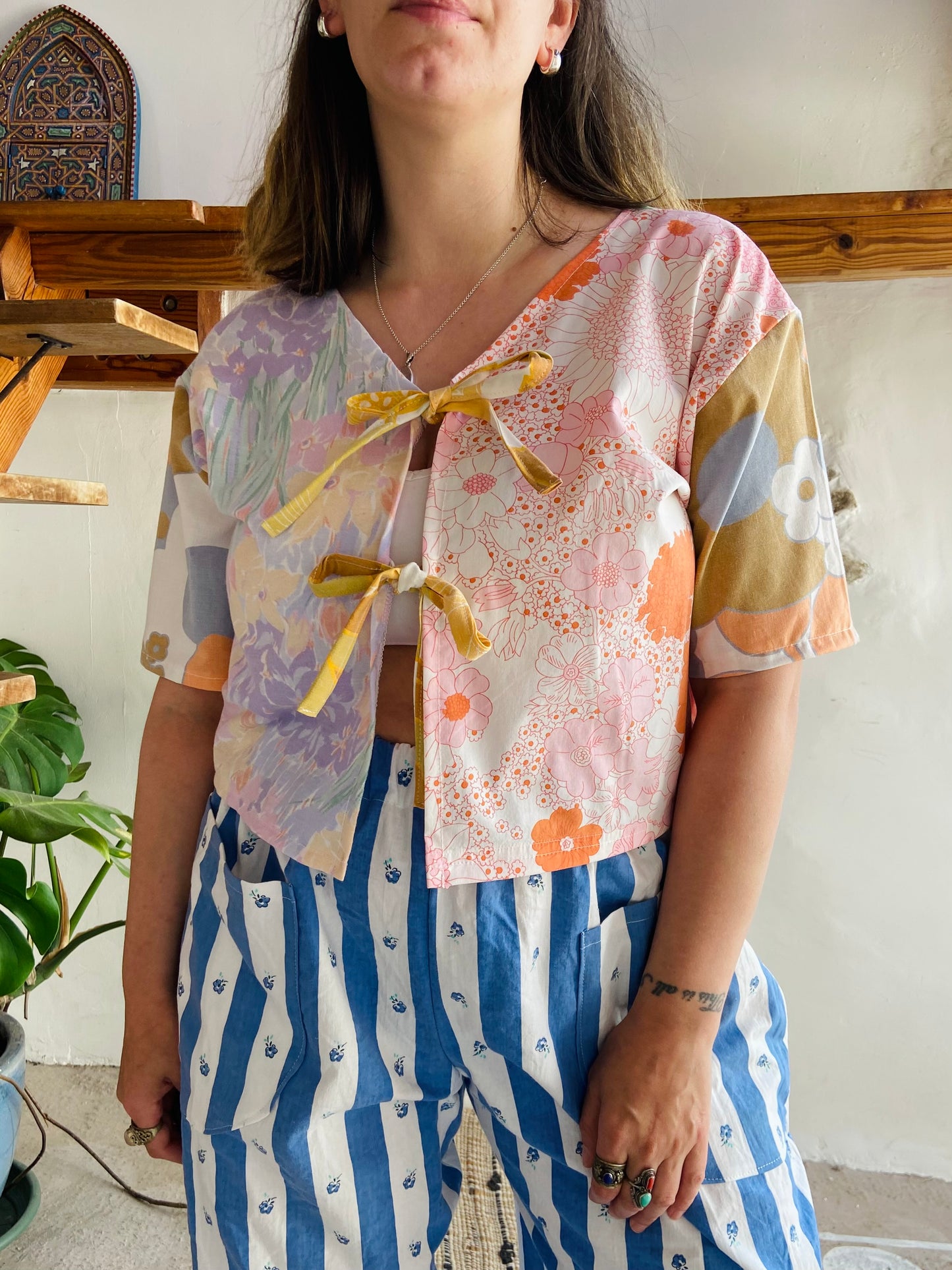 DESERT FOX Patchwork Florals Print Cropped Tie Top - M/L
