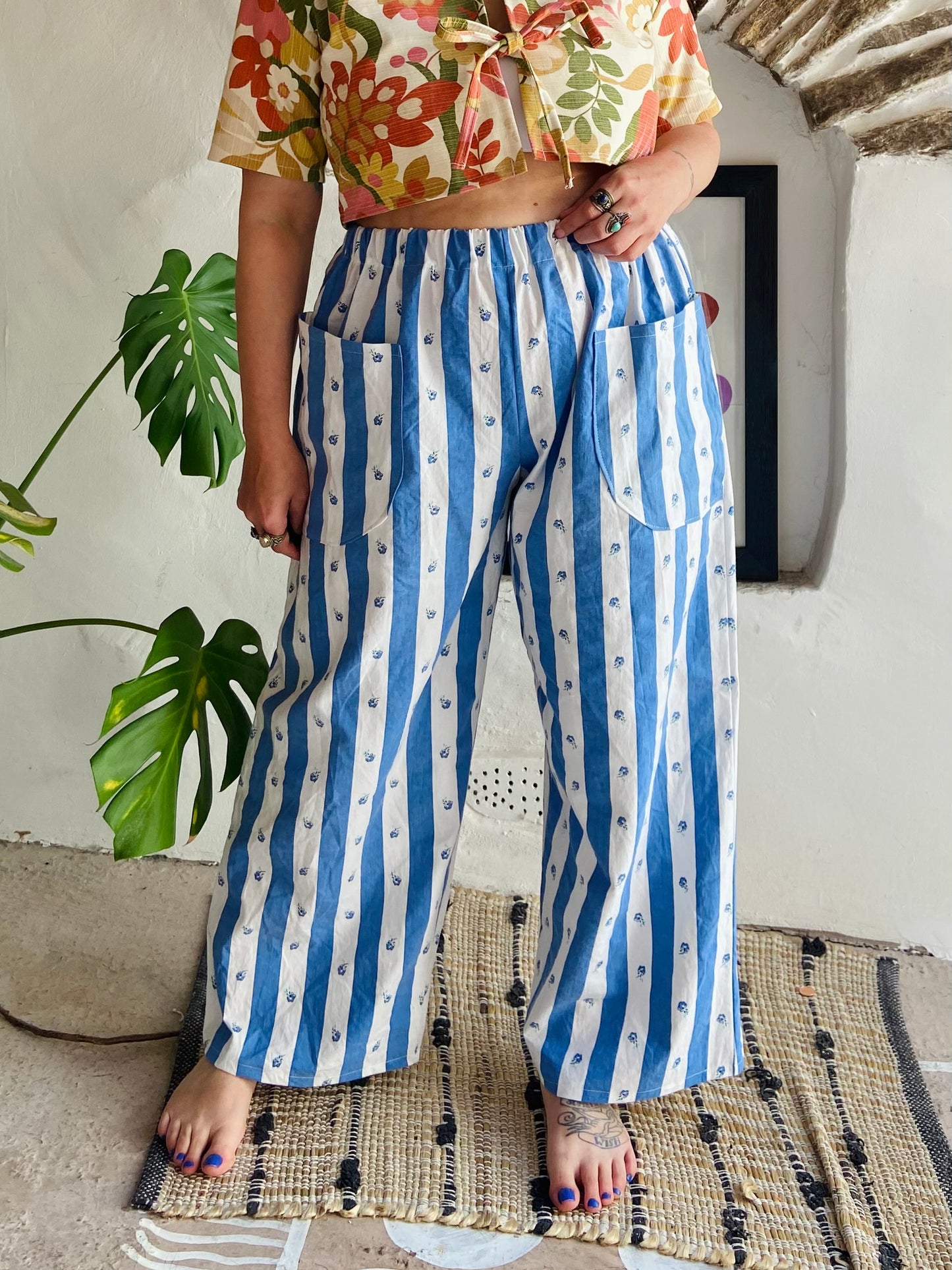DESERT FOX Blue & White Floral Print Wide Leg Trousers - S/M