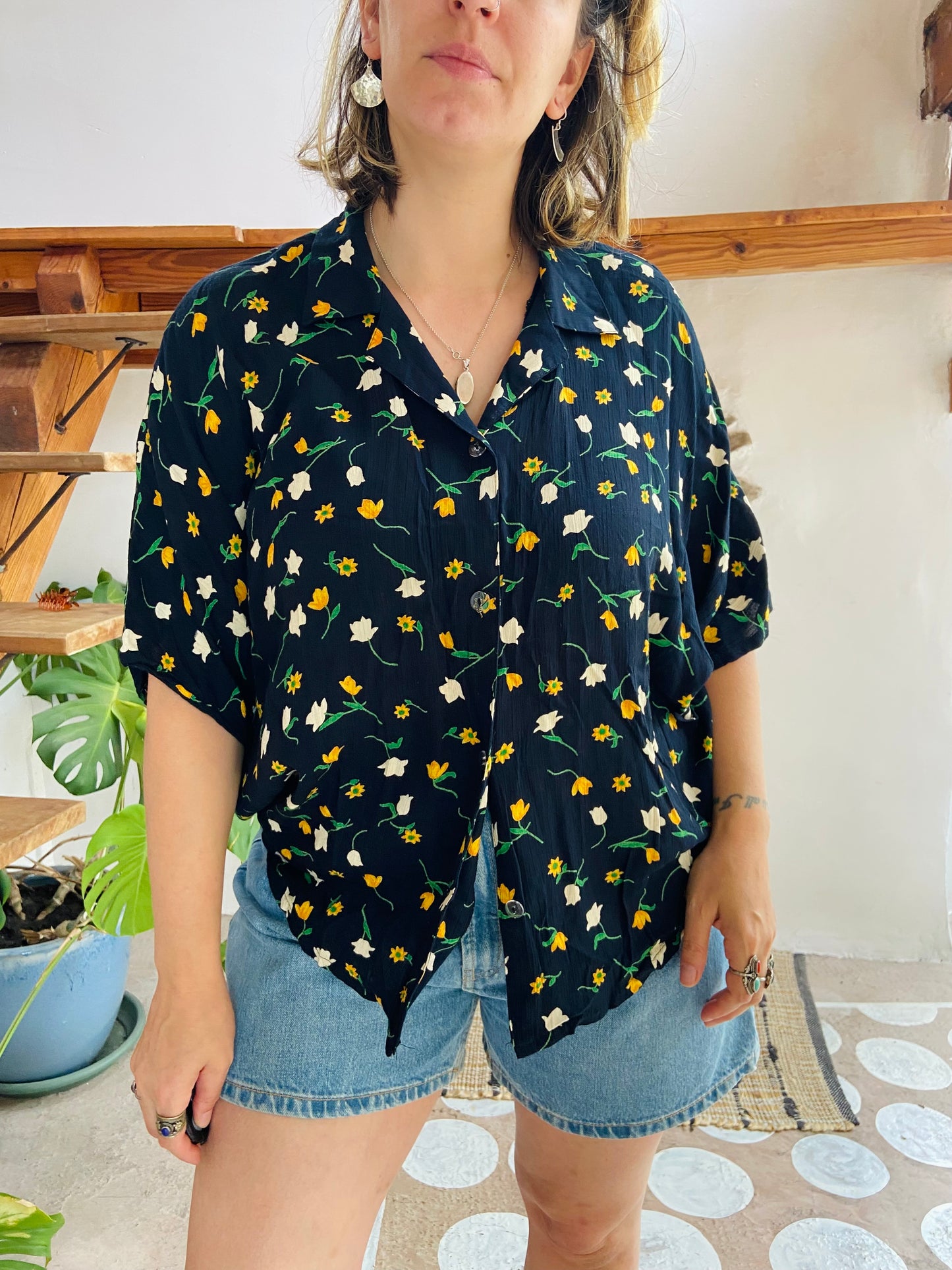 VINTAGE 90’s Yellow Floral Short Sleeve Shirt - M/L