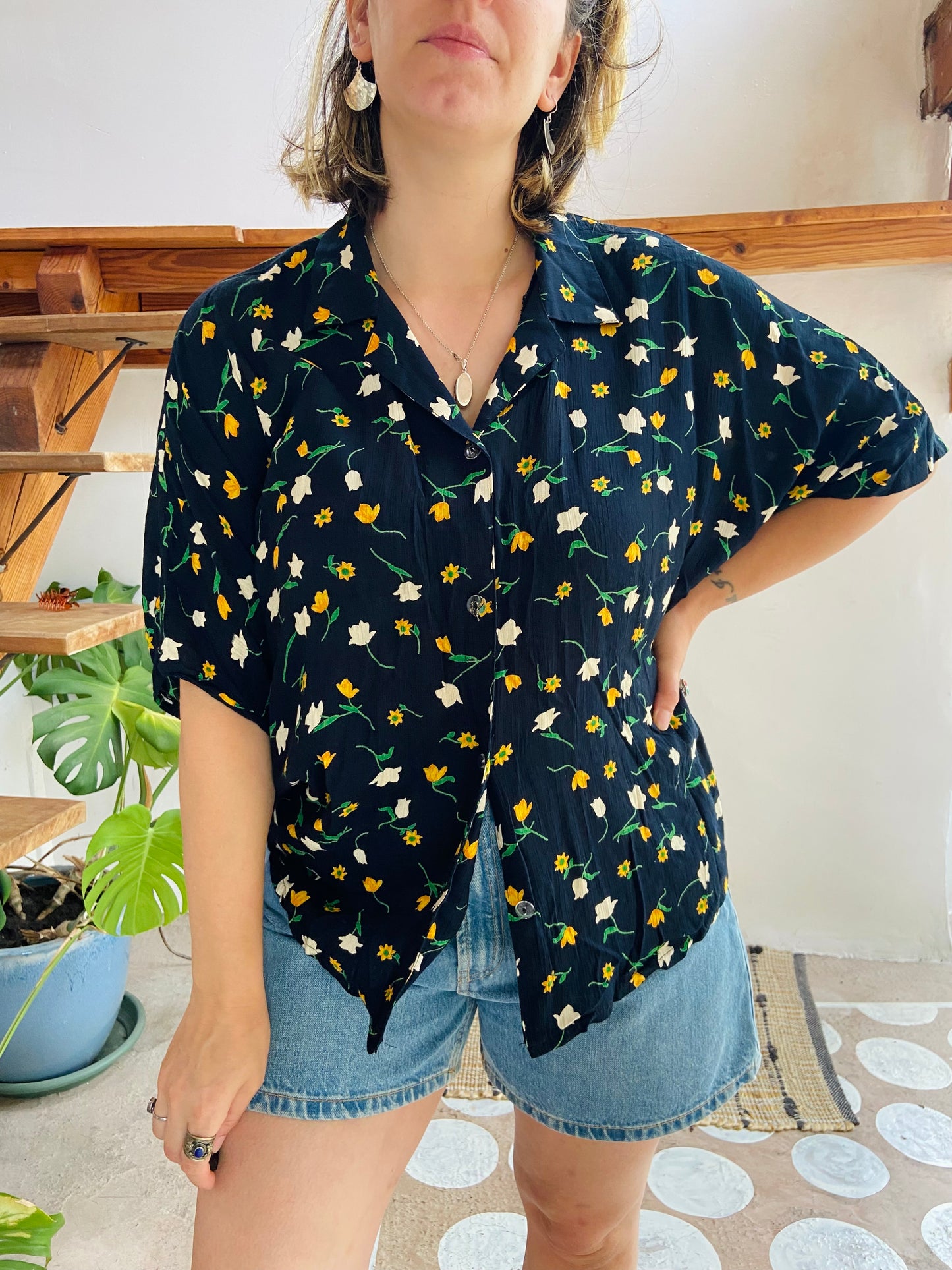 VINTAGE 90’s Yellow Floral Short Sleeve Shirt - M/L