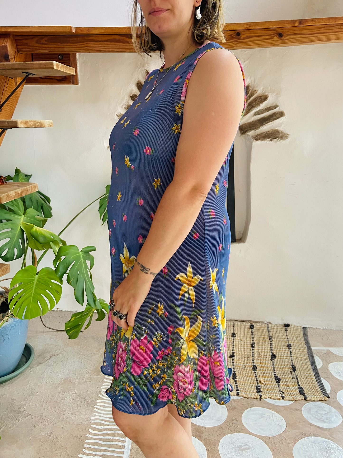 VINTAGE 90’s Crinkle Floral Midi Dress - M