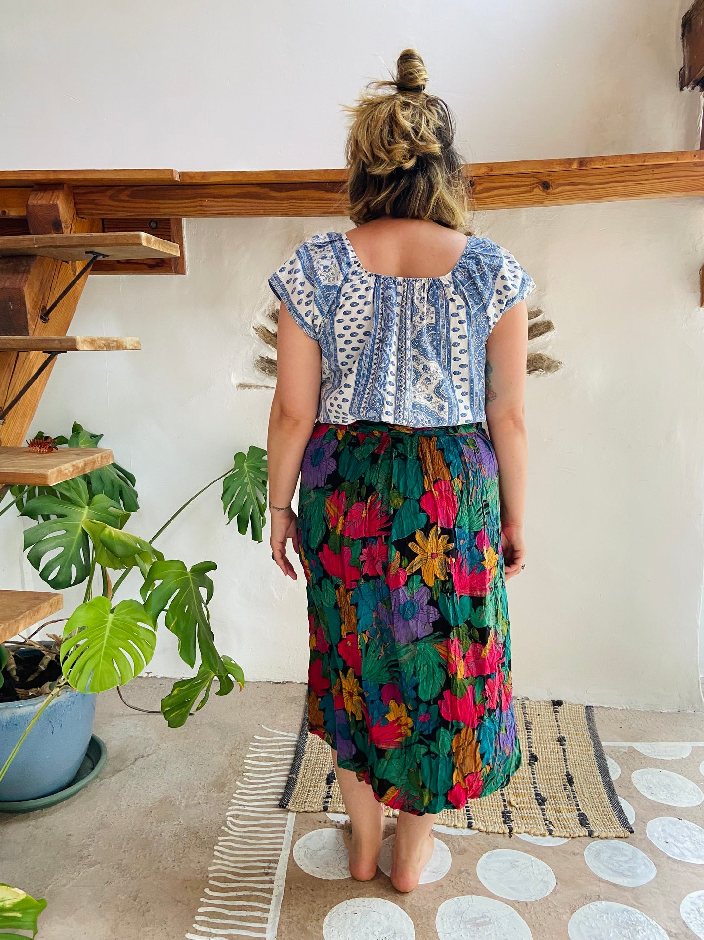 VINTAGE 90’s Bright Floral Print High Waisted Midi Skirt - S