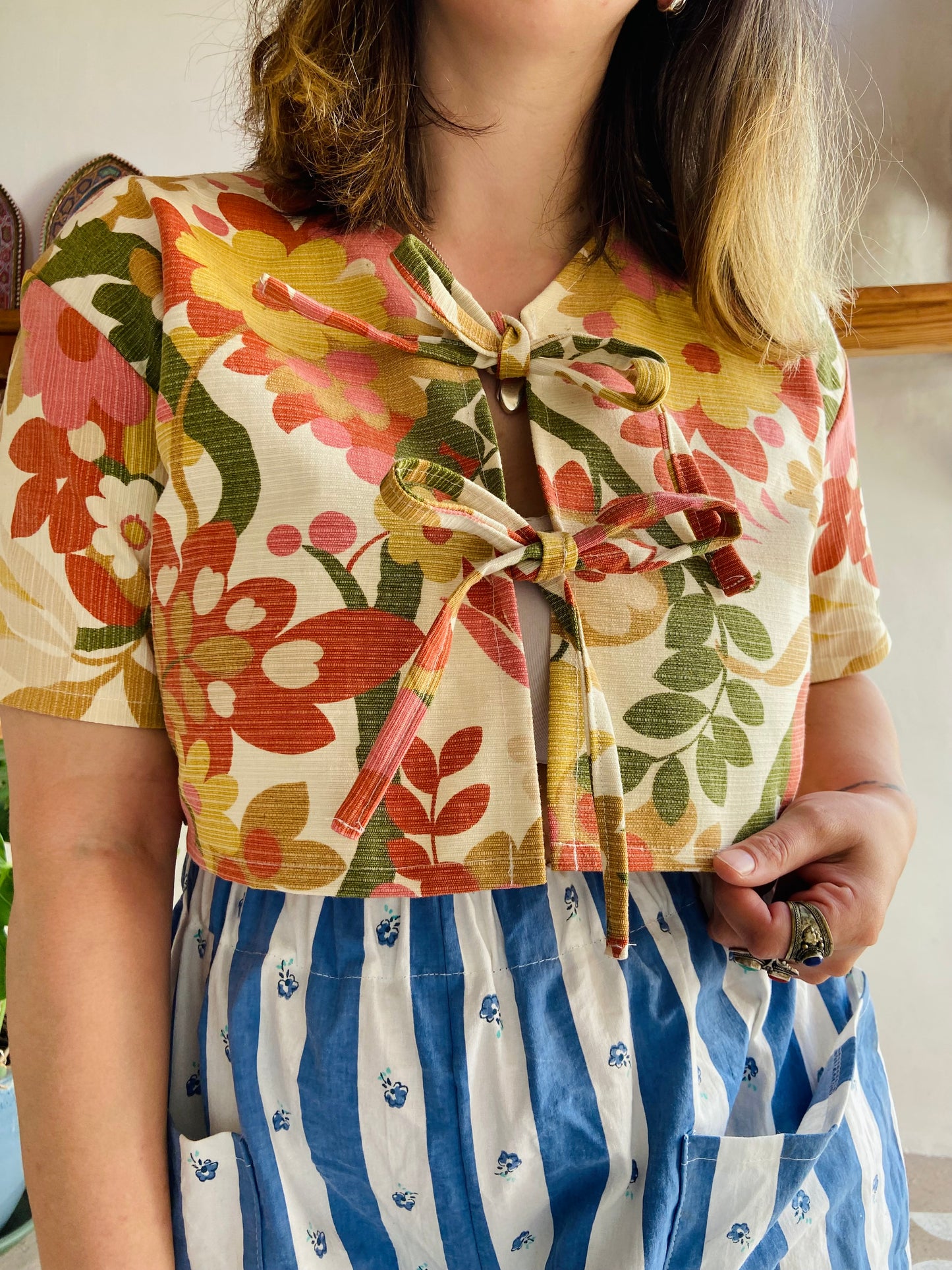 DESERT FOX Bright Floral Print Cropped Tie Top - S/M