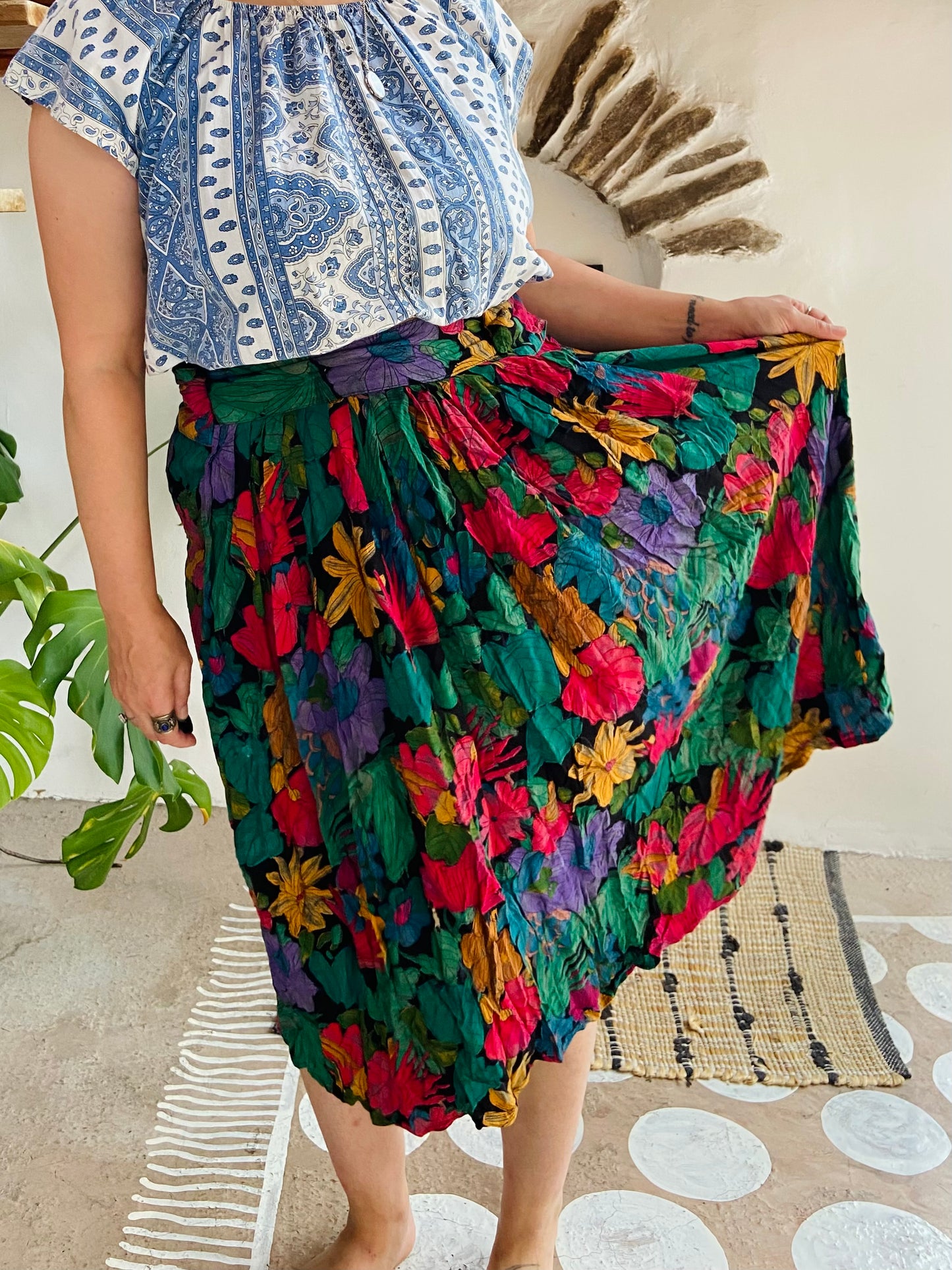 VINTAGE 90’s Bright Floral Print High Waisted Midi Skirt - S