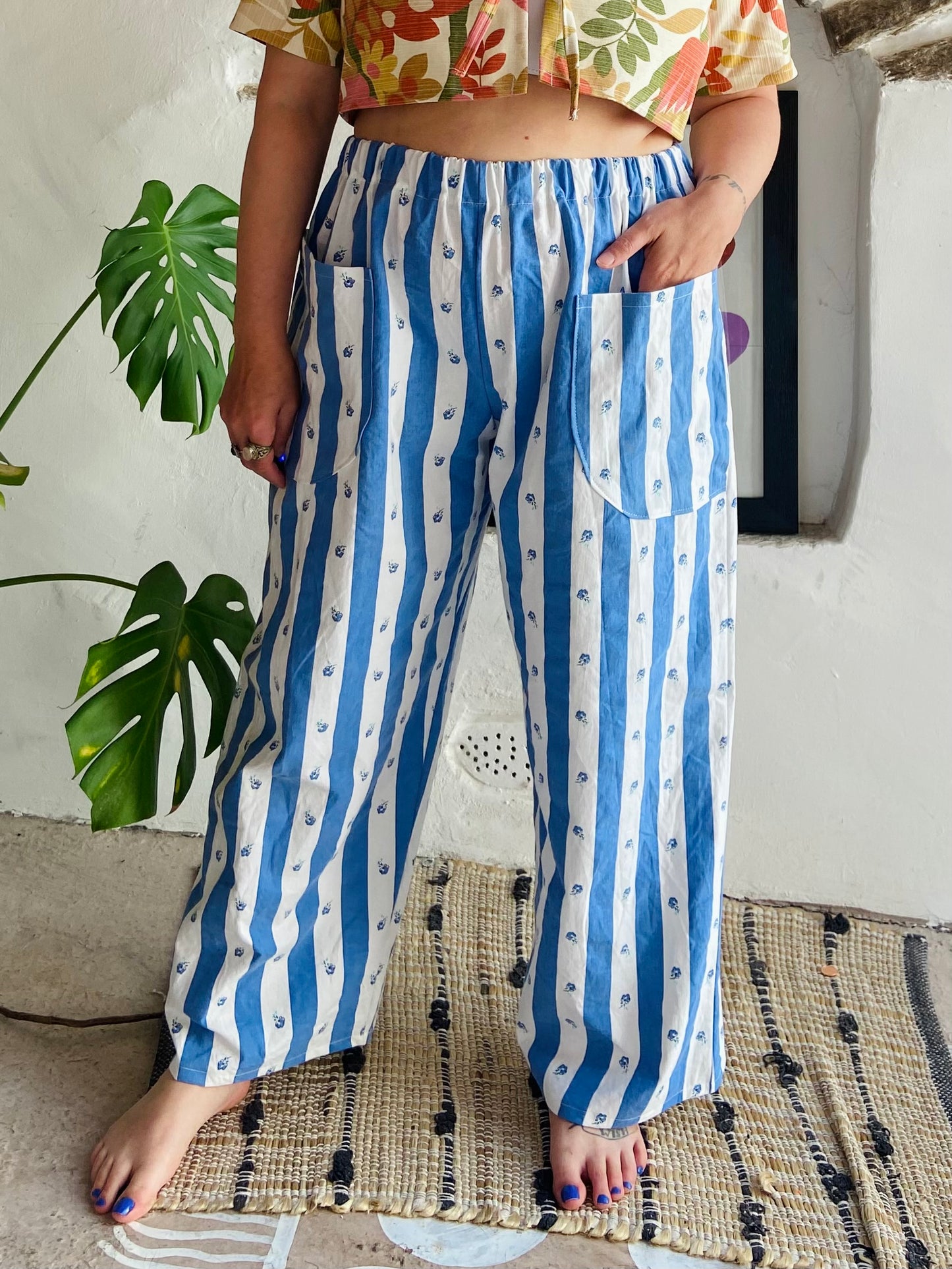DESERT FOX Blue & White Floral Print Wide Leg Trousers - S/M