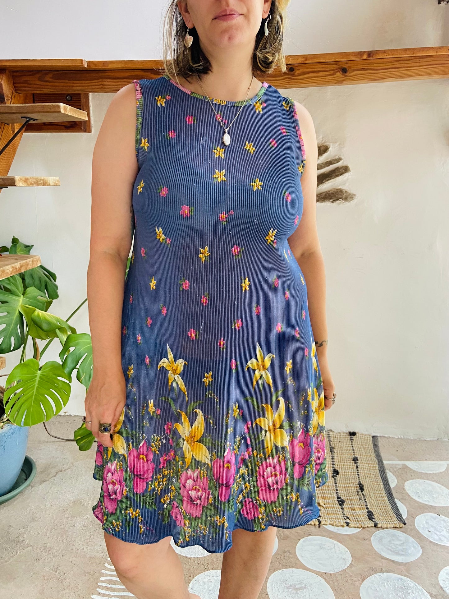 VINTAGE 90’s Crinkle Floral Midi Dress - M