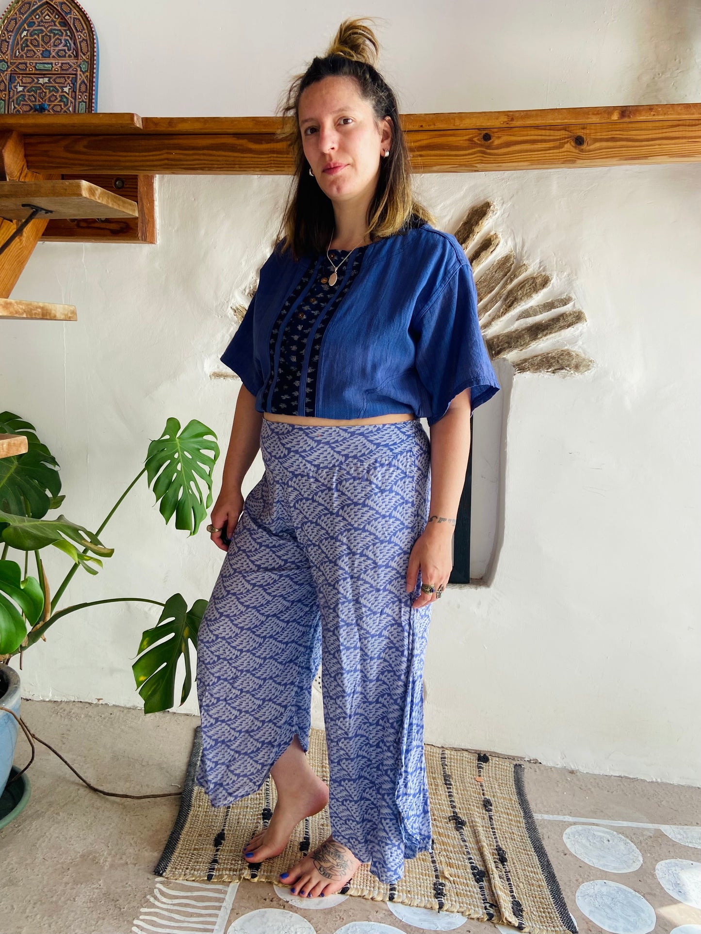 VINTAGE 90's Loose Blue Patterned Wide Leg Trousers - M/L