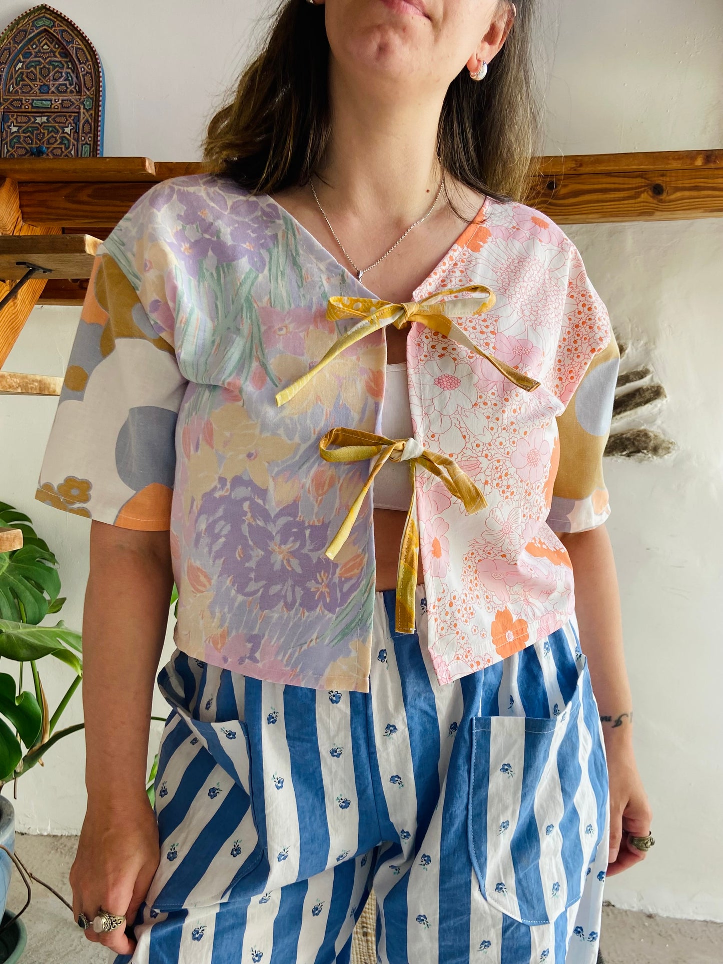 DESERT FOX Patchwork Florals Print Cropped Tie Top - M/L