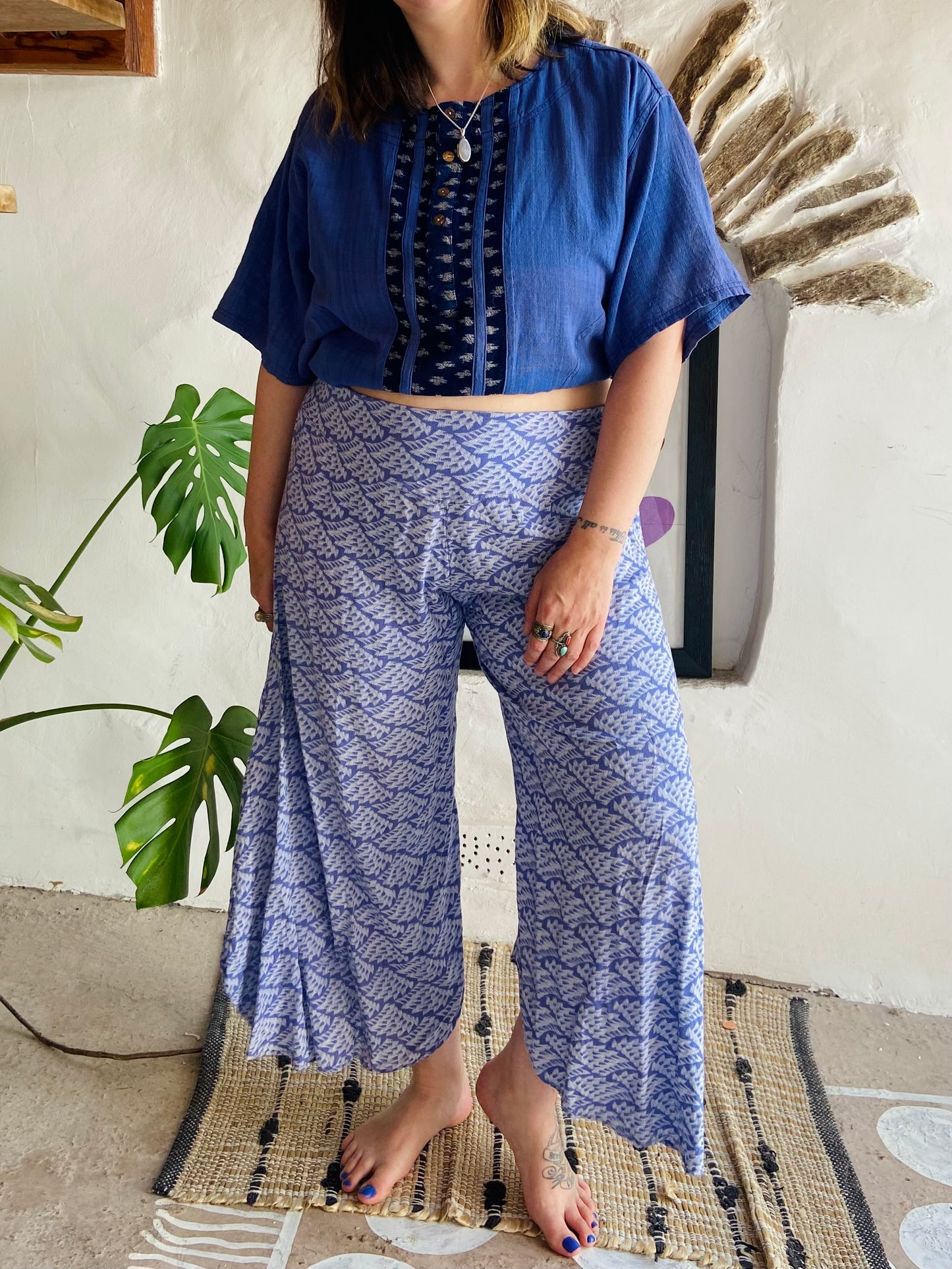 VINTAGE 90's Loose Blue Patterned Wide Leg Trousers - M/L