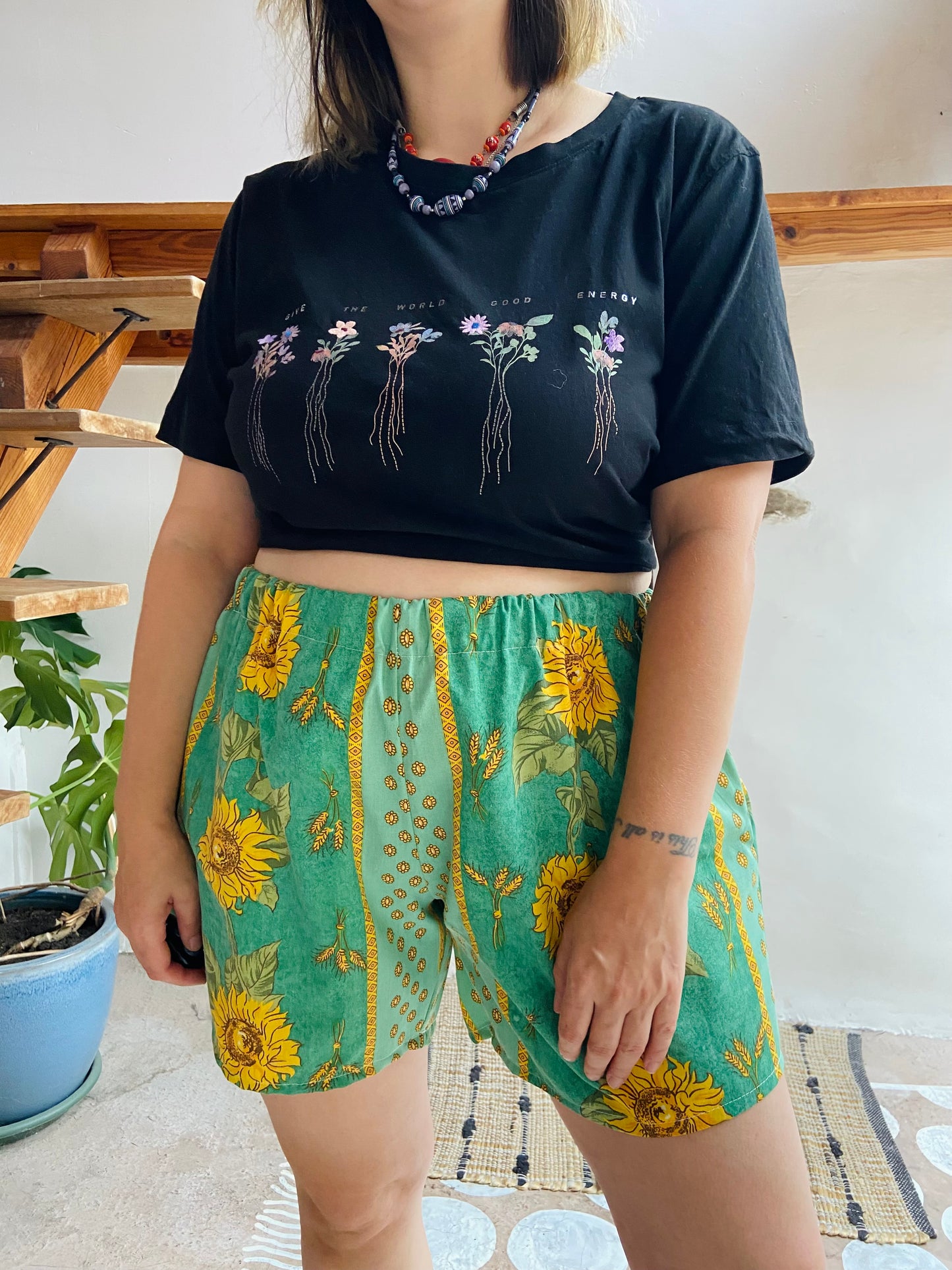 DESERT FOX Green French Sunflower High Waisted Shorts - M/L