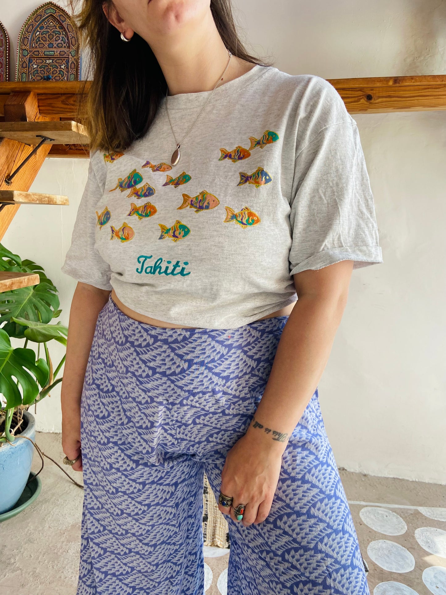 VINTAGE 90's Grey Tahiti Fish Oversized Tee - M/L