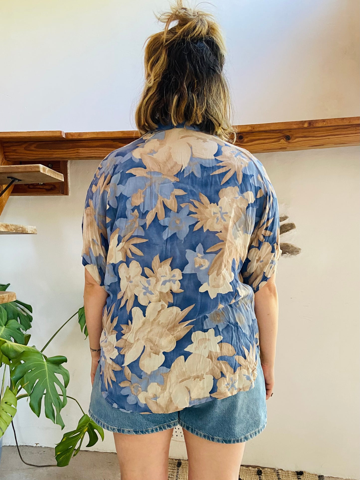 VINTAGE 90's Blue Floral Print Loose Short Sleeve Shirt - M/L