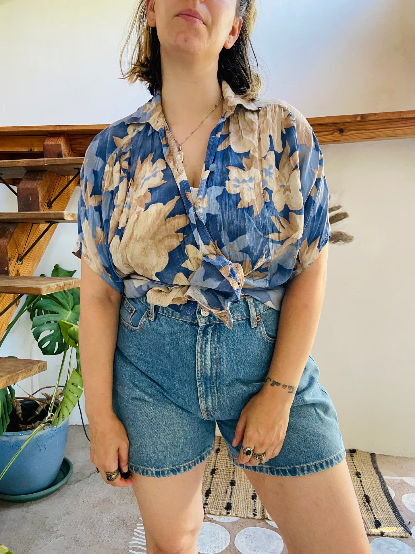 VINTAGE 90's Blue Floral Print Loose Short Sleeve Shirt - M/L