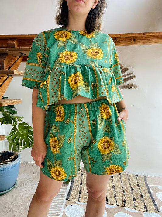 DESERT FOX Green Sunflower Peplum Cropped Top - M/L