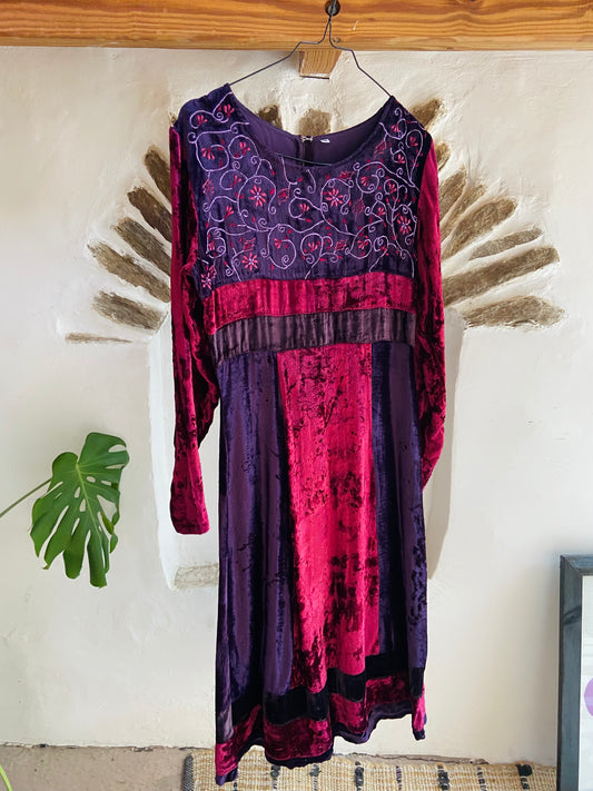 VINTAGE 90’s Purple Embroidered Velvet Midi Dress - XS/S