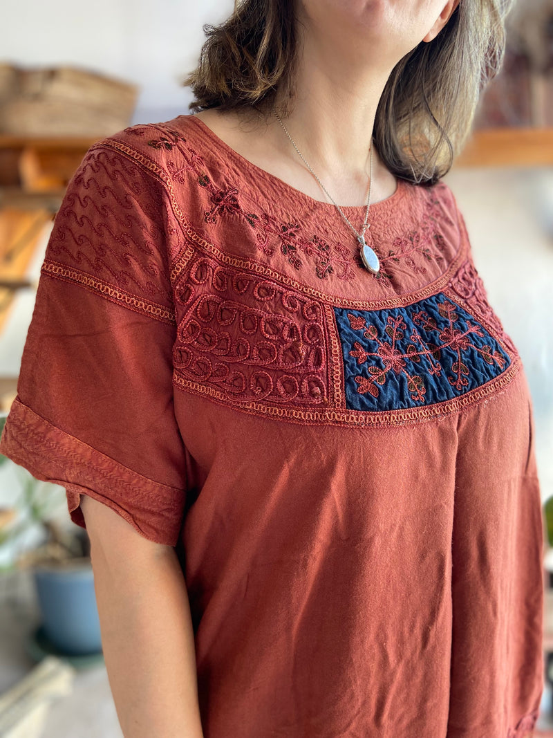 VINTAGE 90's Dusty Red Bohemian Embroidered Loose Tunic Top - M/L