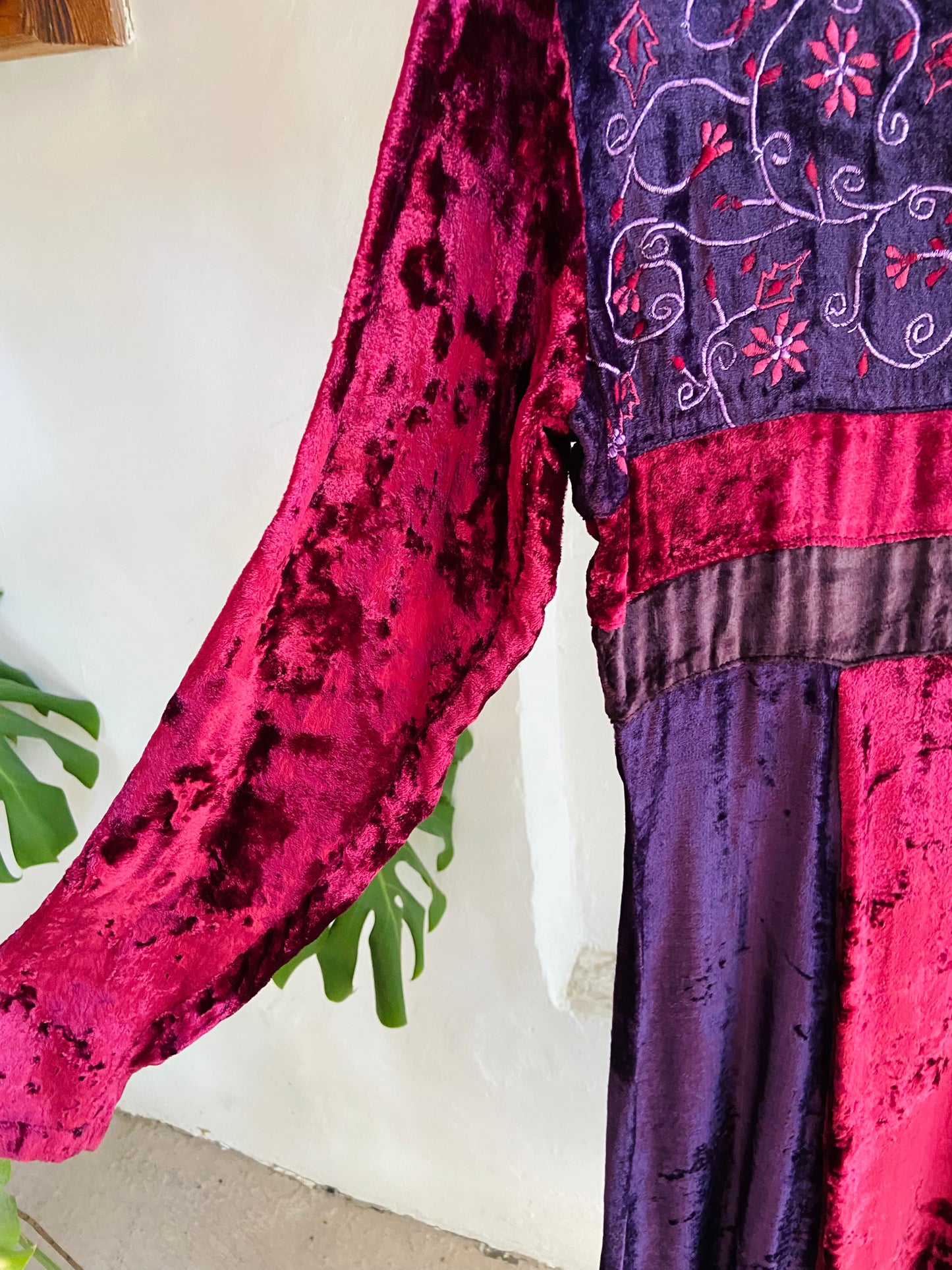VINTAGE 90’s Purple Embroidered Velvet Midi Dress - XS/S