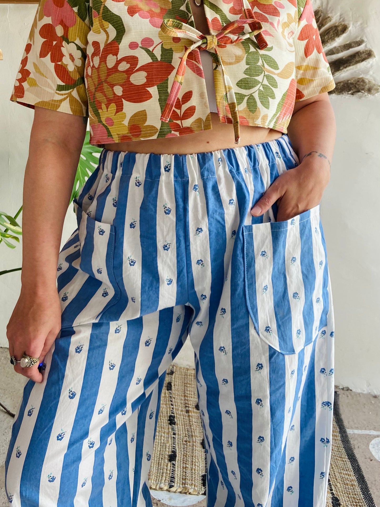 DESERT FOX Blue & White Floral Print Wide Leg Trousers - S/M