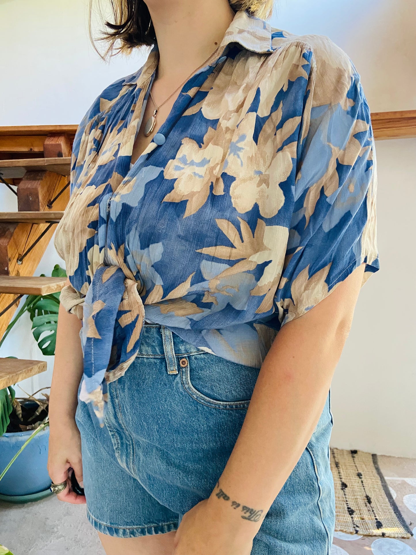 VINTAGE 90's Blue Floral Print Loose Short Sleeve Shirt - M/L