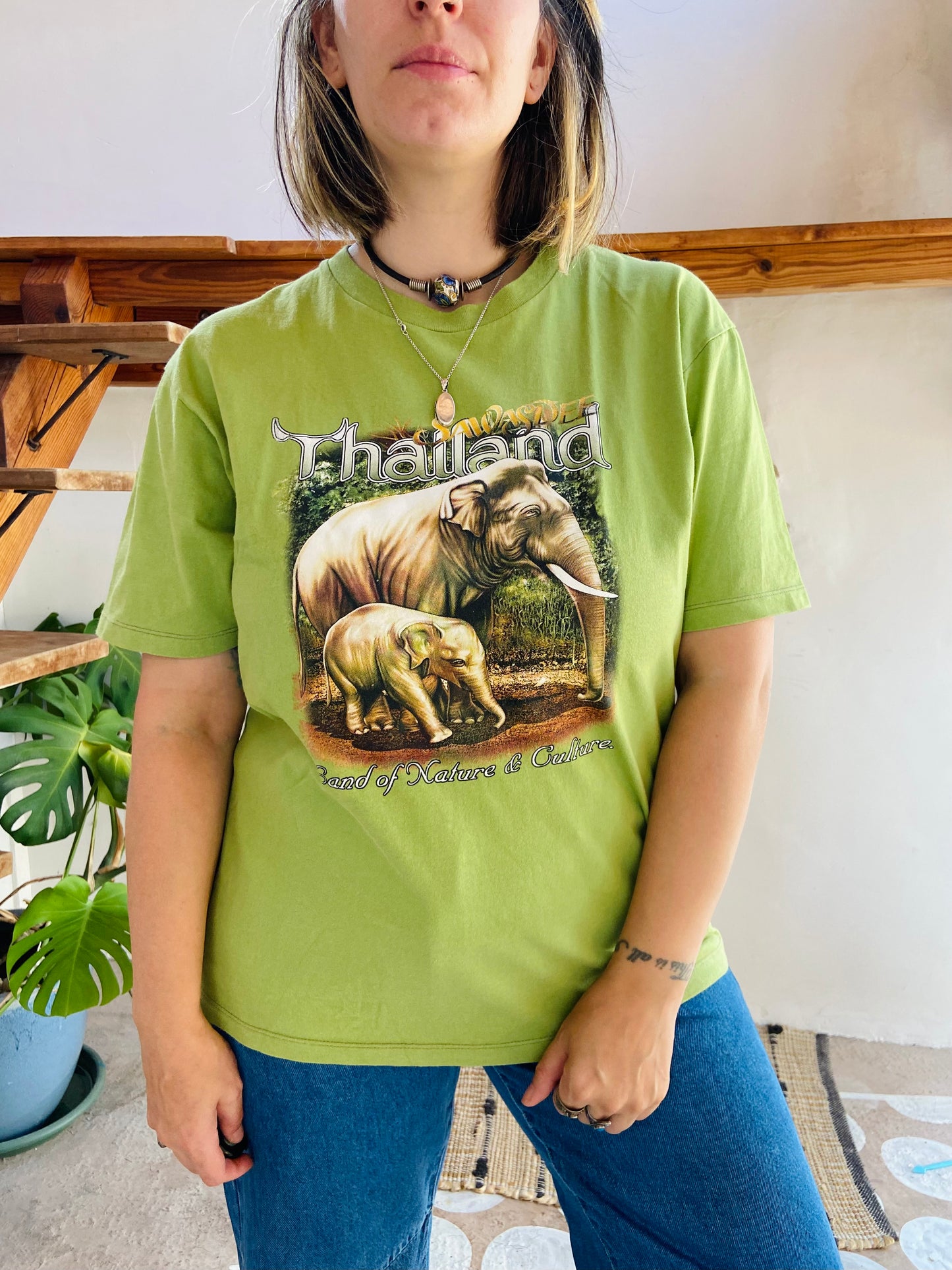 VINTAGE 90's Tourist Thailand Elephant T-Shirt - M/L