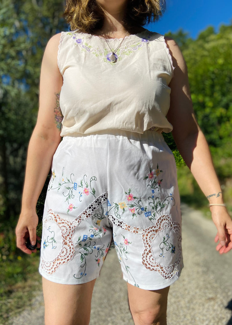 DESERT FOX Florence Shorts - Cross Stitch Florals - UK 10-12 - W30''