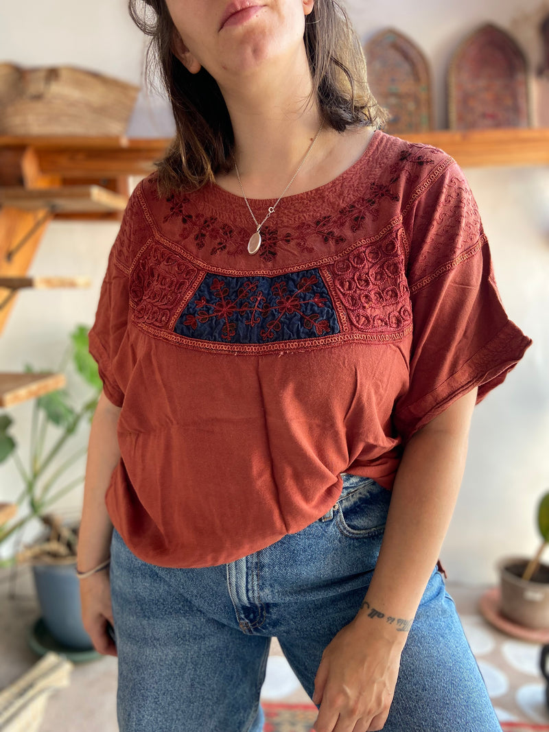 VINTAGE 90's Dusty Red Bohemian Embroidered Loose Tunic Top - M/L