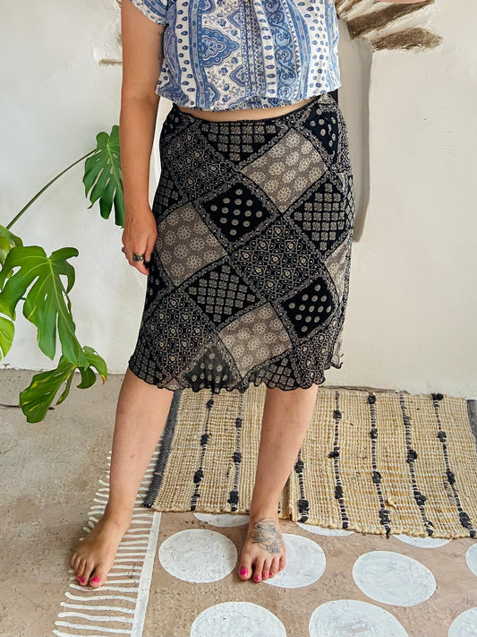 VINTAGE 90’s Bandana Pattern Lettuce Hem Midi Skirt - S/M