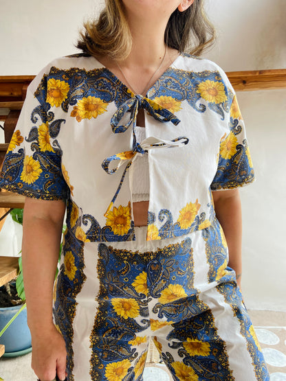 DESERT FOX Blue & Yellow Sunflower Print High Waisted Shorts - W32