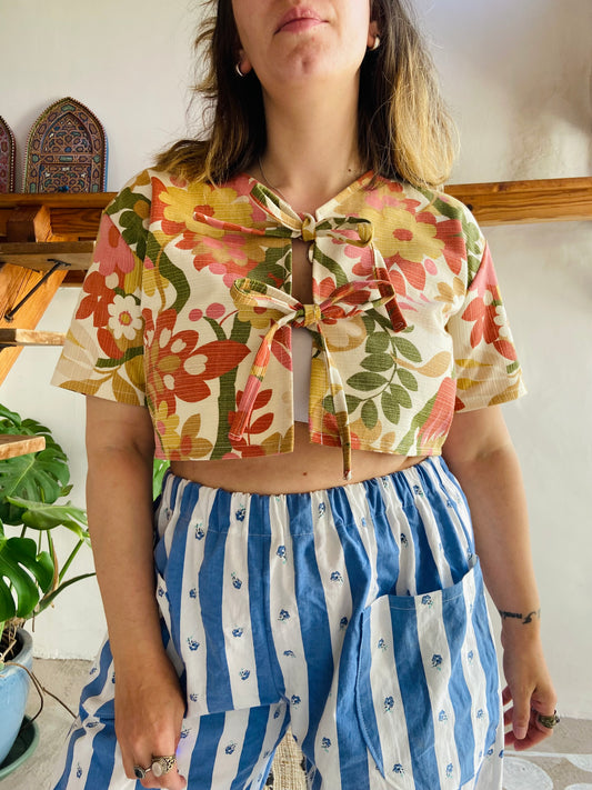 DESERT FOX Bright Floral Print Cropped Tie Top - S/M