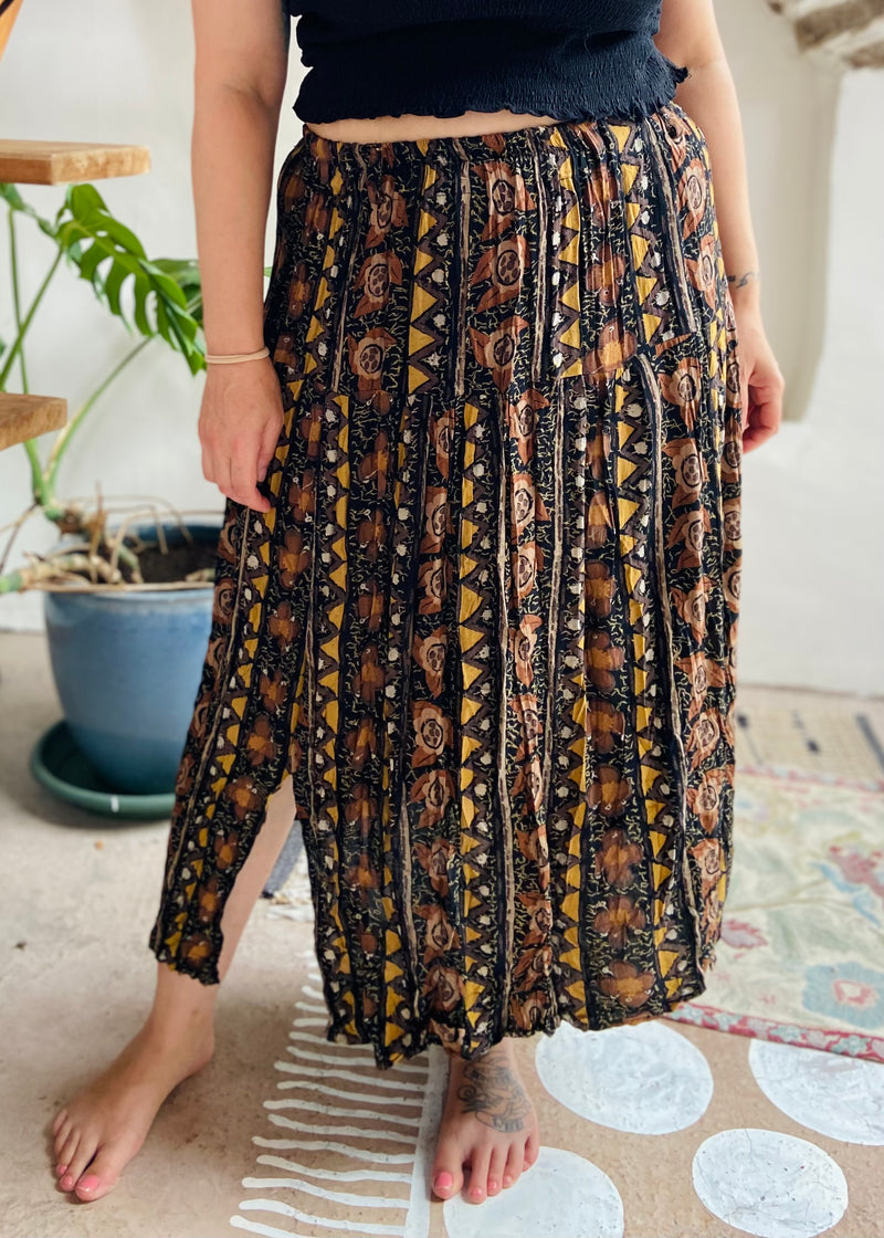 VINTAGE 90’s Brown Bohemian Midi Skirt - M