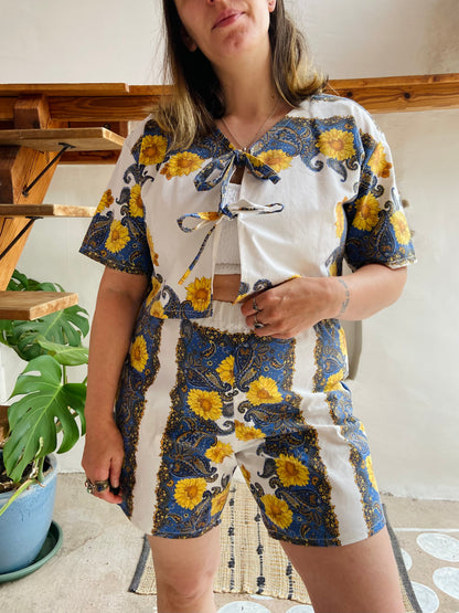 DESERT FOX Blue & Yellow Sunflower Print High Waisted Shorts - W32