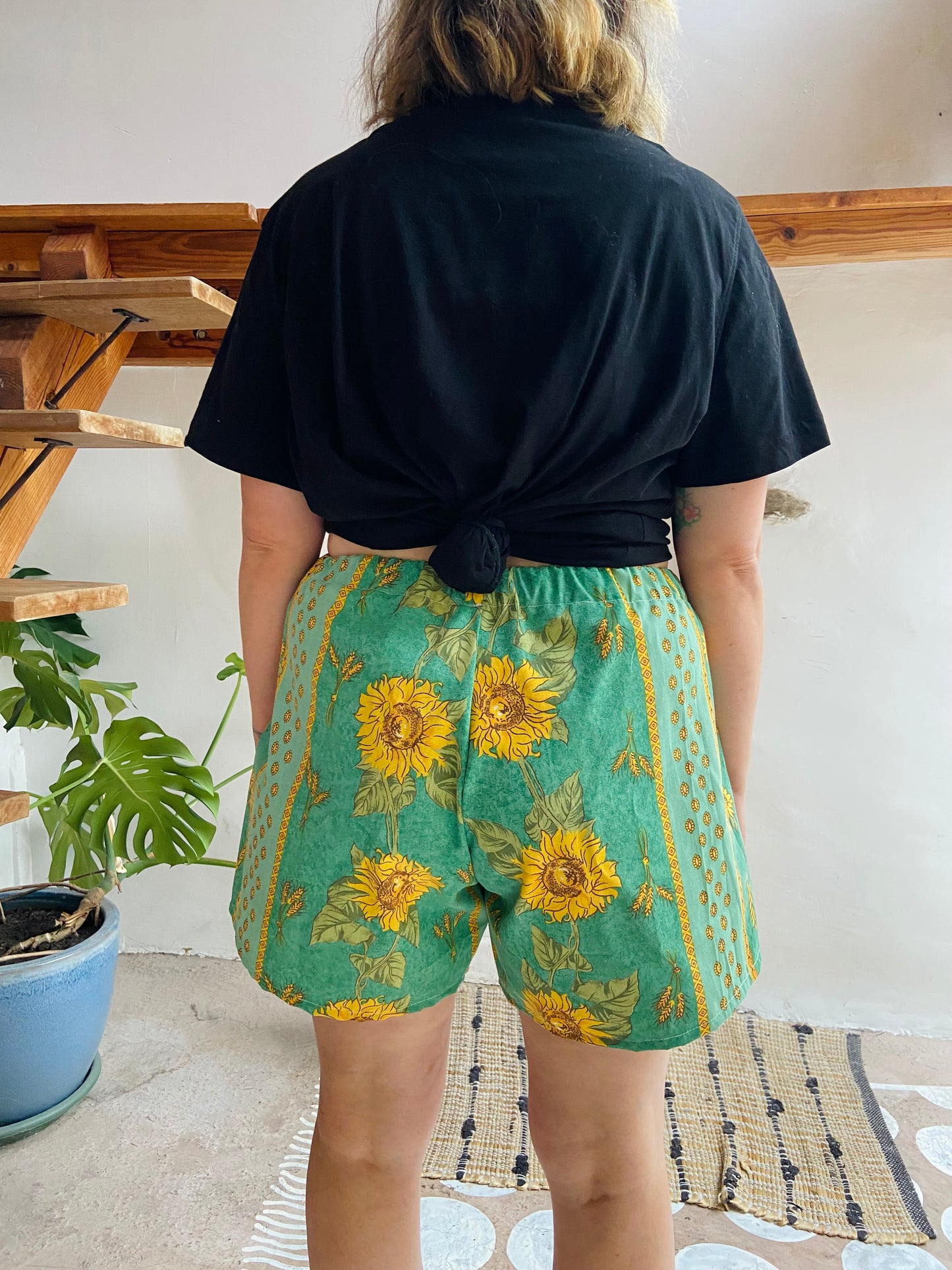 DESERT FOX Green French Sunflower High Waisted Shorts - M/L