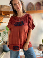 VINTAGE 90's Dusty Red Bohemian Embroidered Loose Tunic Top - M/L