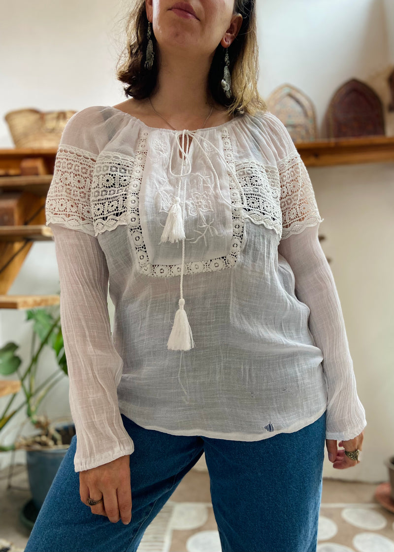 Y2K White Lace Long Sleeve Peasant Tunic Top - M/L