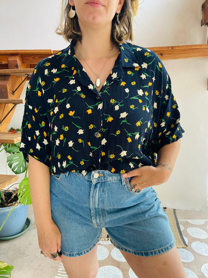 VINTAGE 90’s Yellow Floral Short Sleeve Shirt - M/L