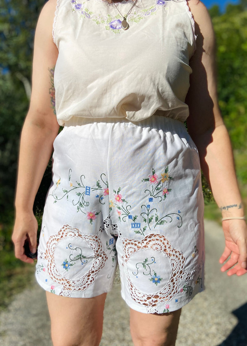 DESERT FOX Florence Shorts - Cross Stitch Florals - UK 10-12 - W30''