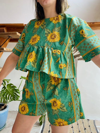 DESERT FOX Green Sunflower Peplum Cropped Top - M/L