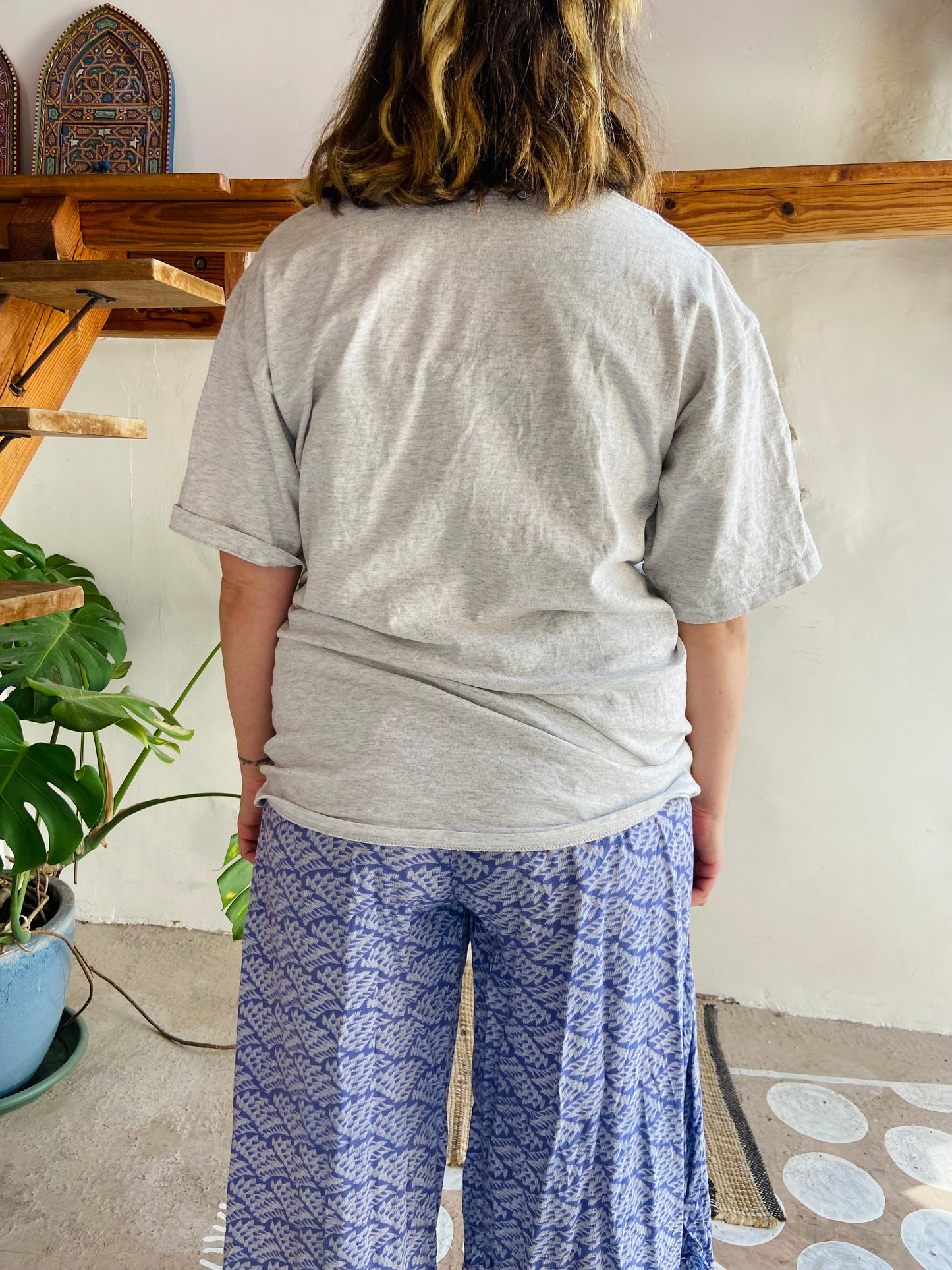 VINTAGE 90's Grey Tahiti Fish Oversized Tee - M/L